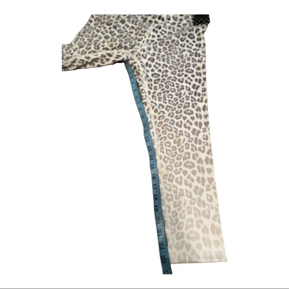 Vie activewear ROCKELL WHITE OMBRE LEGGINGS 7/8, WHITE LEOPARD - Picture 7 of 16